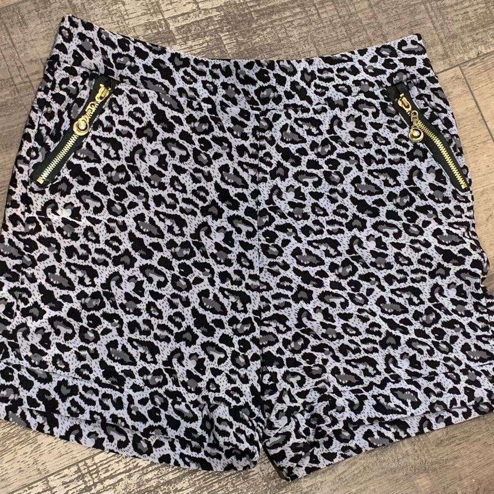 Snow leopard shorts